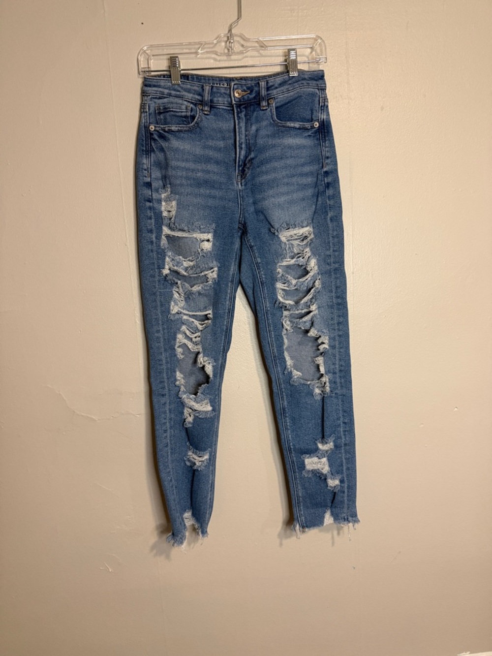 American Eagle Outfitters Distressed Mom Jean in Medium Blue